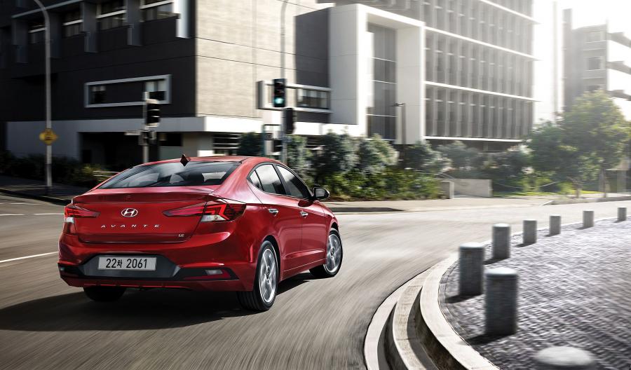 Hyundai Avante 2018 года  (фото 2 из 4)